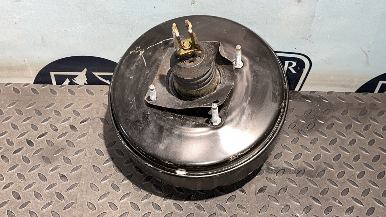 Усилитель тормозов вакуумный Toyota Avensis/2 2003-2009