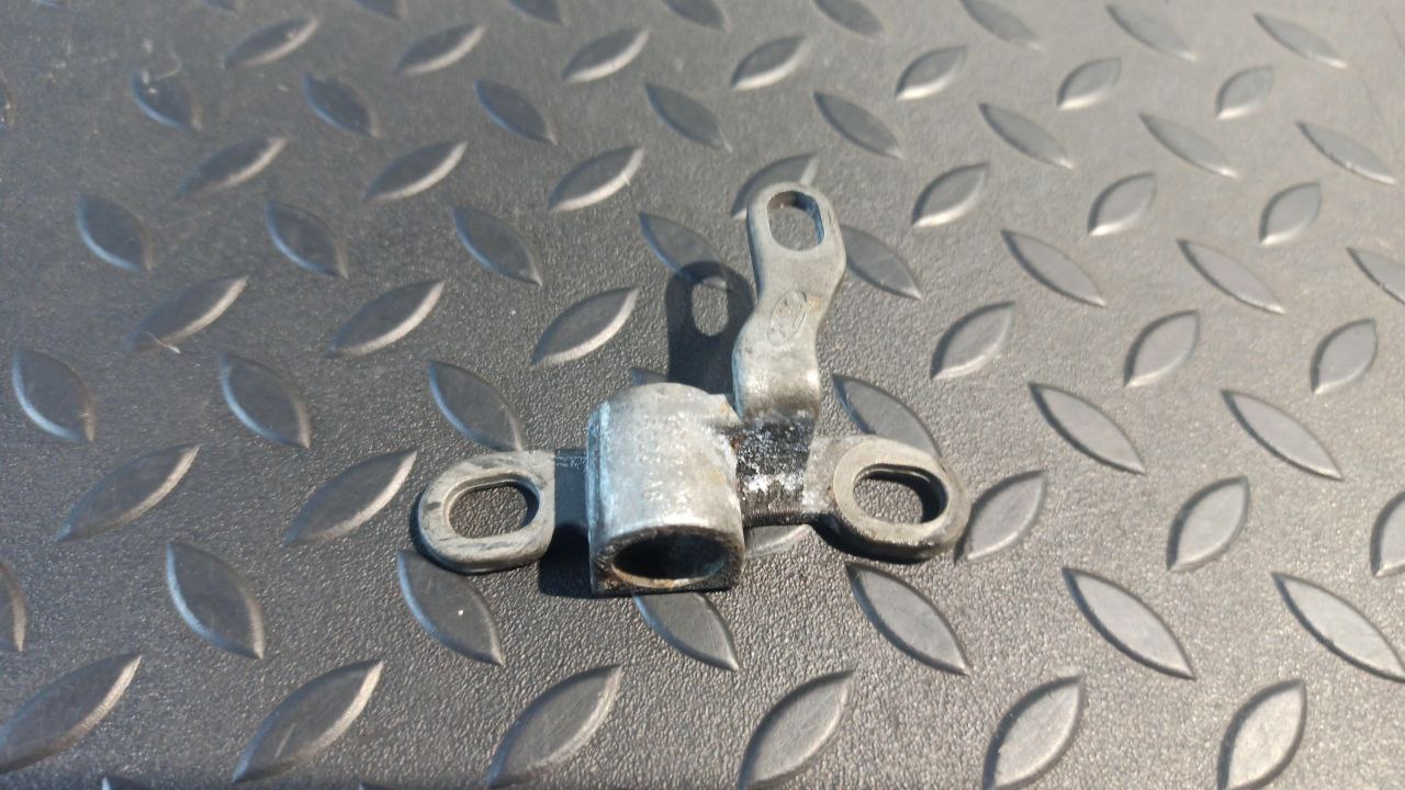 Кронштейн датчика положения коленвала Ford Mondeo/3 2000-2007