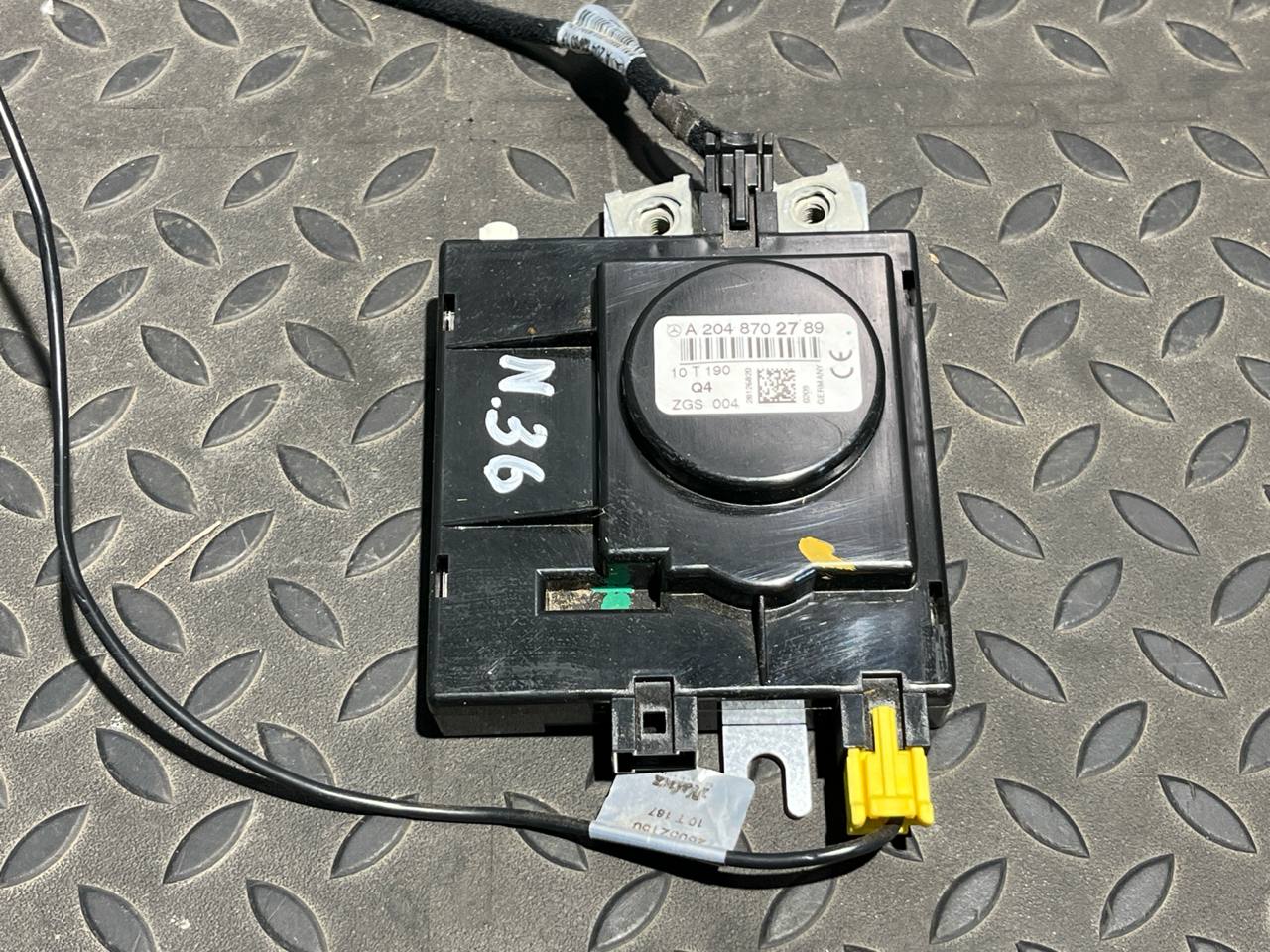 Усилитель антенны Mercedes C/W204 2006-2015