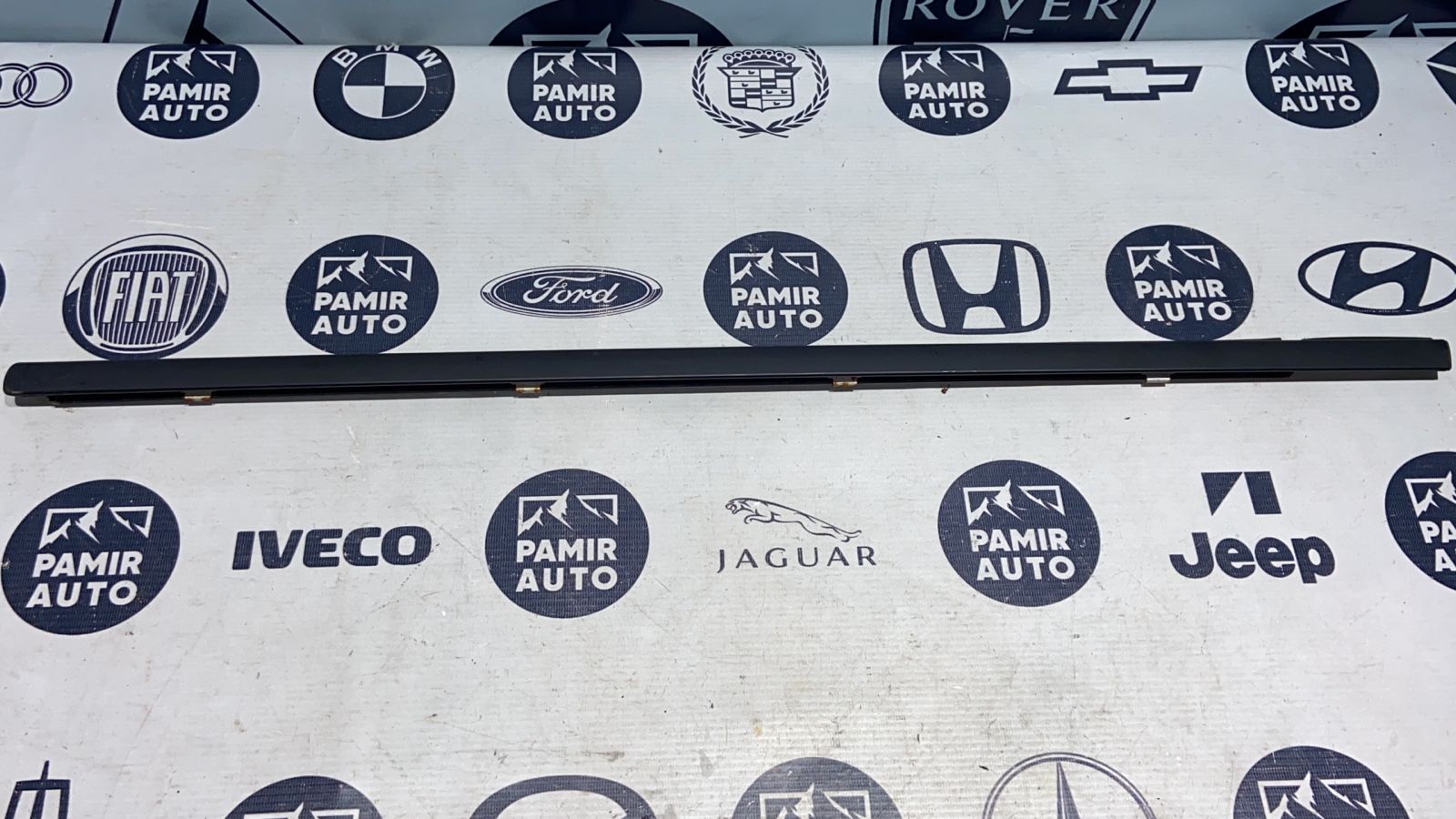 Уплотнитель двери передний левый Mercedes C/W203 2000-2008