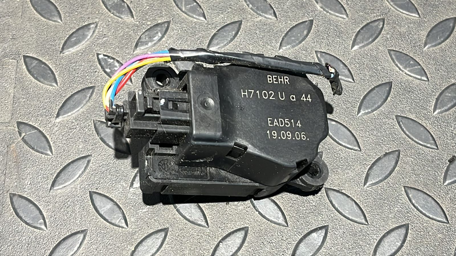 Моторчик заслонки отопителя Opel Zafira/B 2005-2014