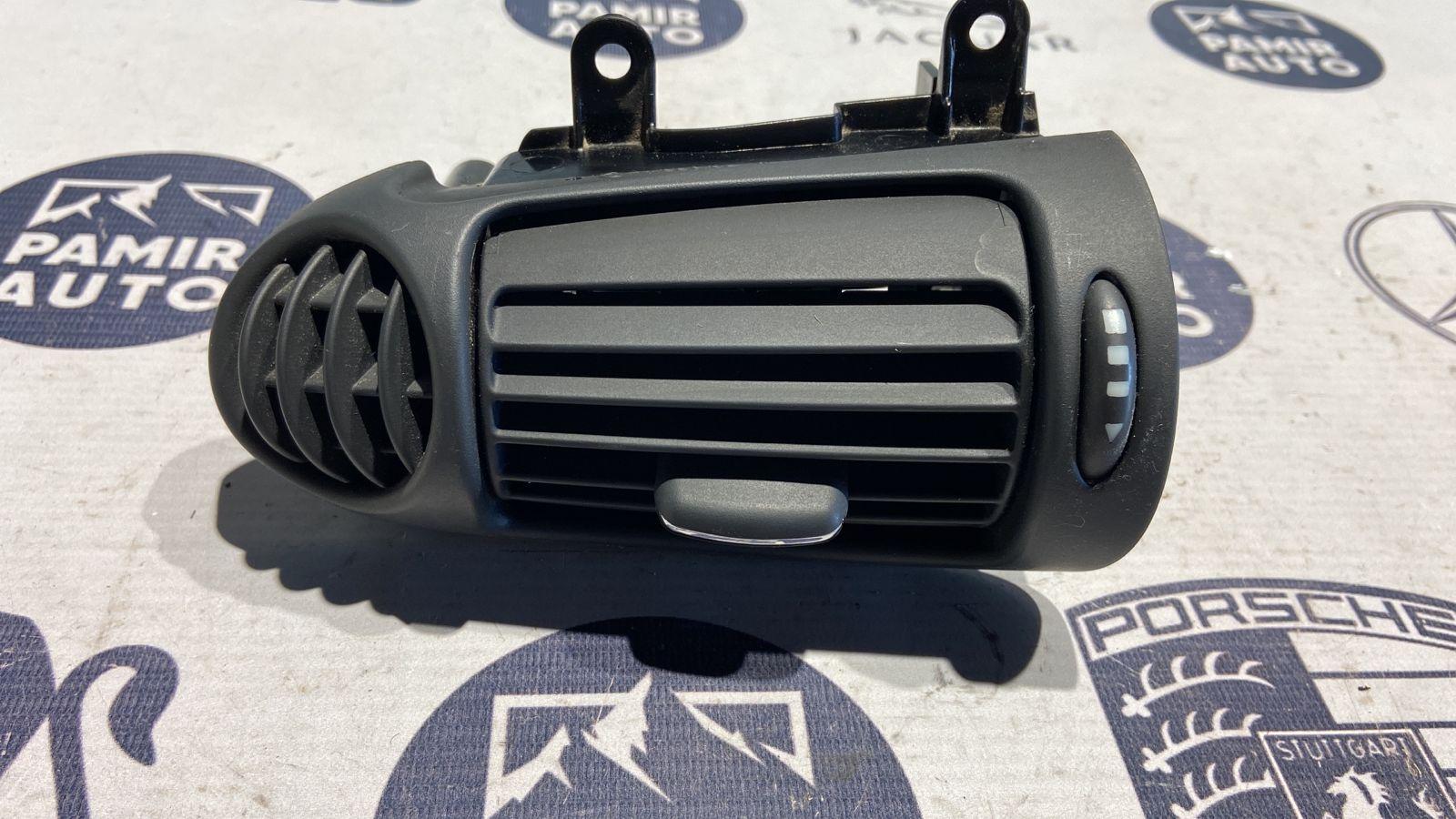 Дефлектор воздушный правый Mercedes C/W203 2000-2008