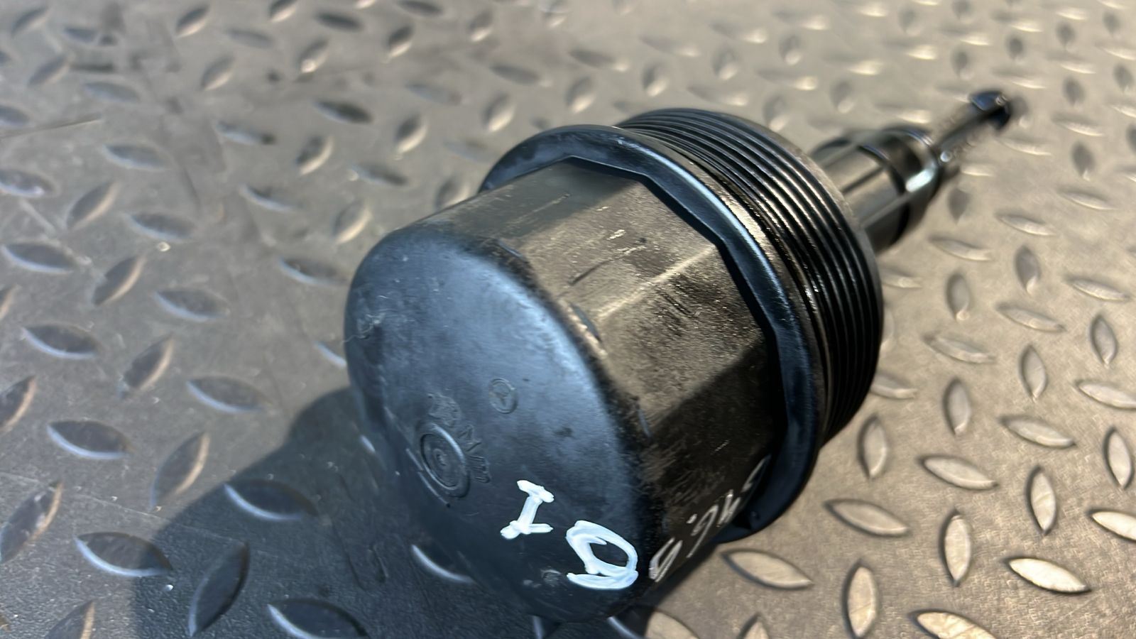 Крышка корпуса масляного фильтра Mercedes E/W211 2002-2009