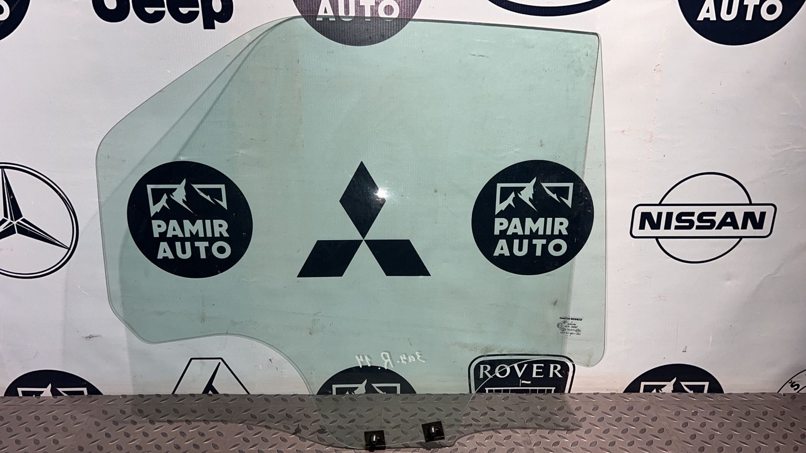 Стекло двери заднее правое Renault Logan 2004-2015