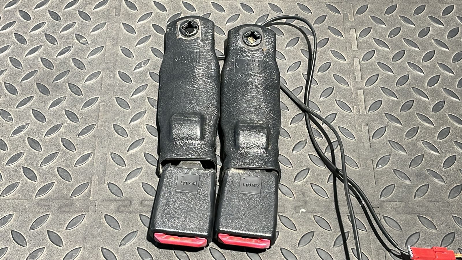 Ответная чать ремня безопасности Mercedes M/W163 1997-2005