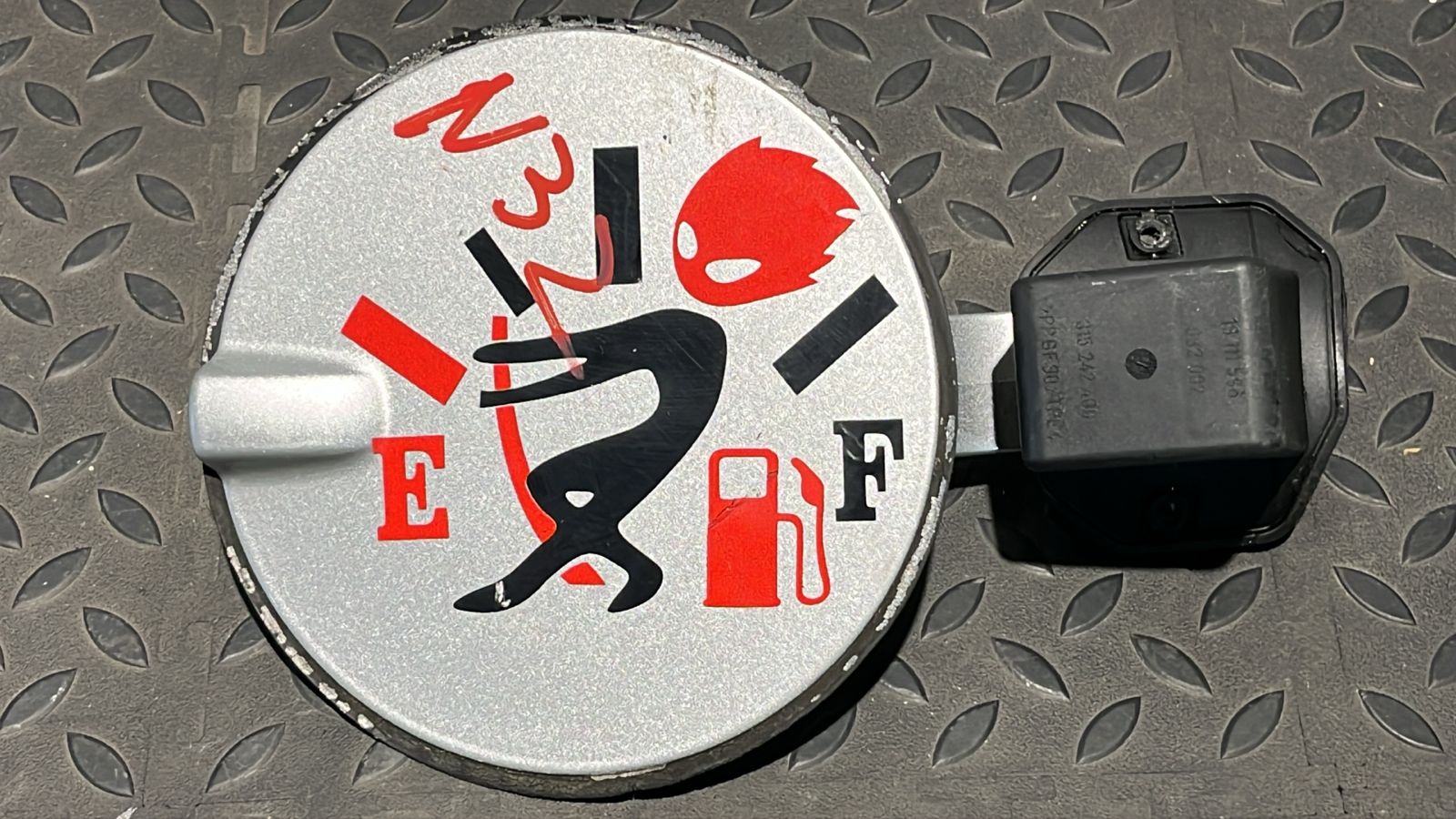 Лючок бензобака Opel Zafira/B 2005-2014