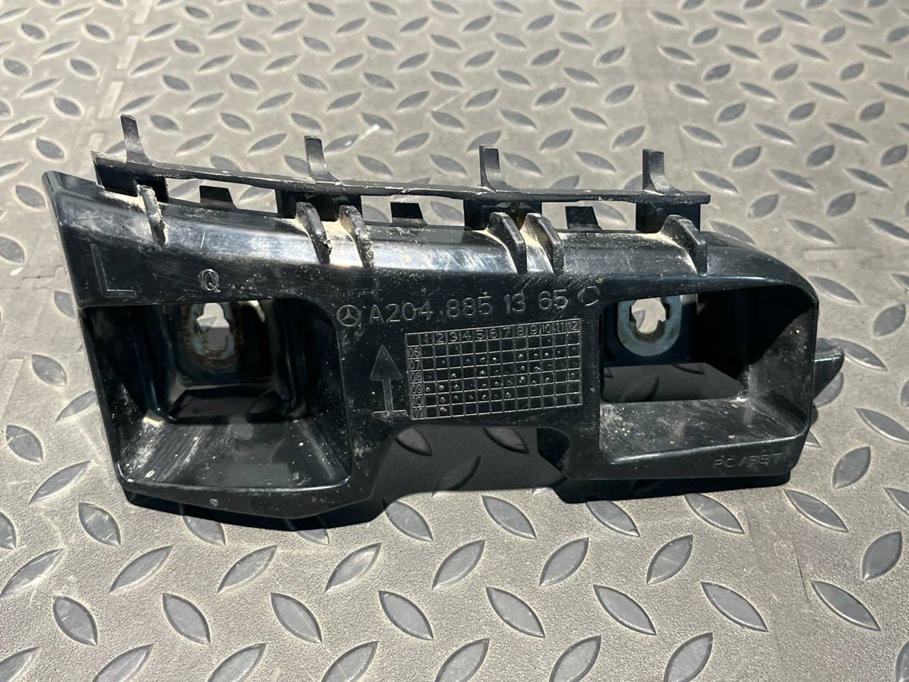 Кронштейн бампера задний левый Mercedes C/W204 2006-2015