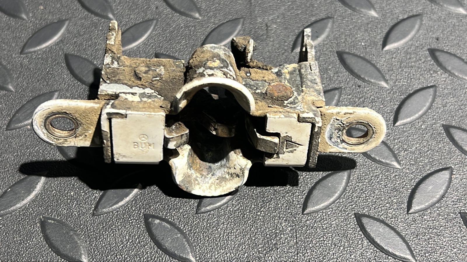 Замок капота Mercedes C/W202 1993-2001