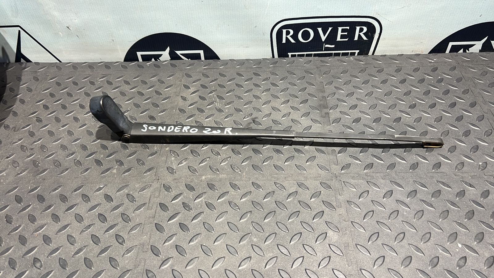 Поводок стеклоочистителя правый Renault Sandero 2009-2014