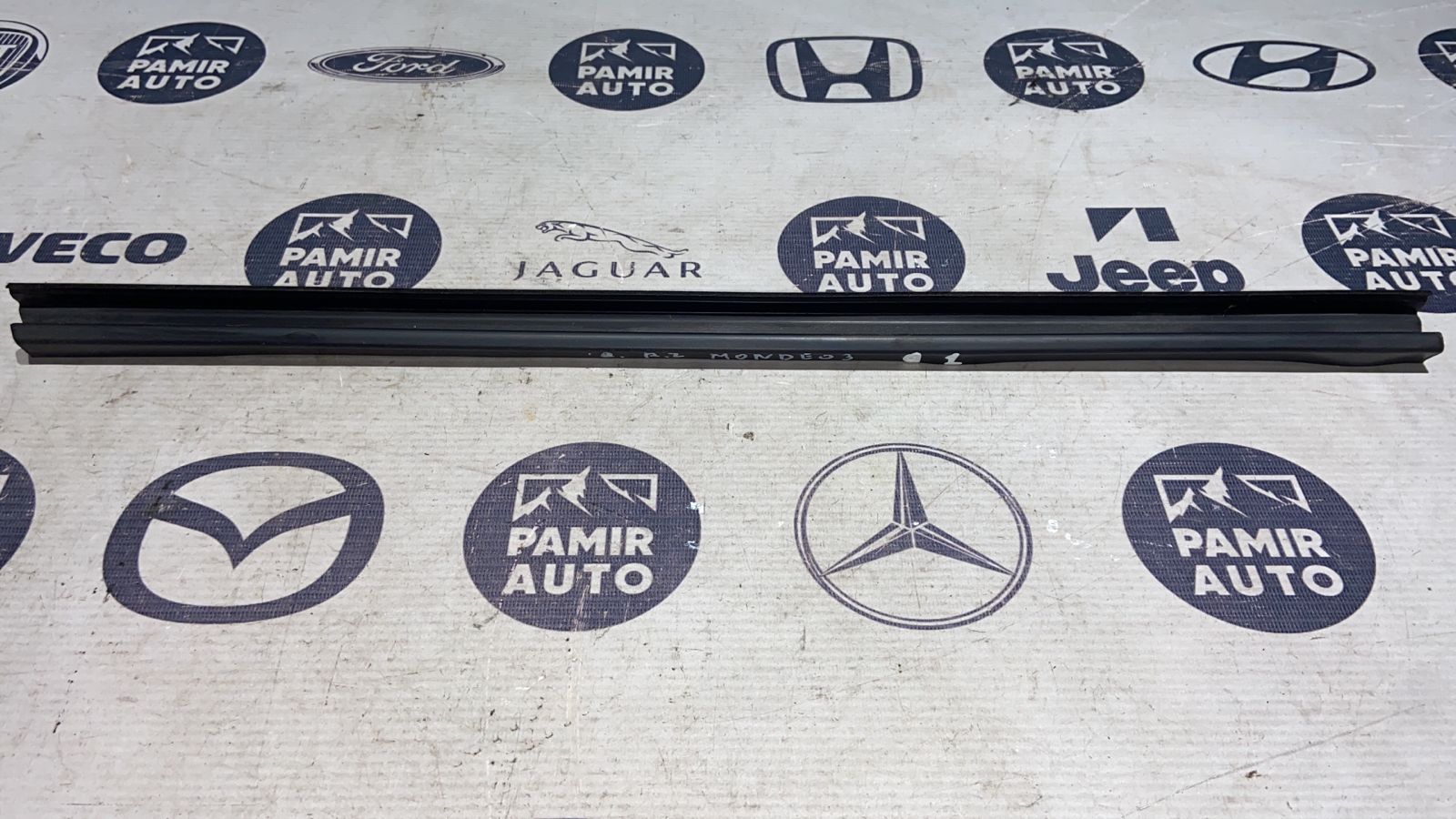 Уплотнитель двери задний правый Ford Mondeo/3 2000-2007