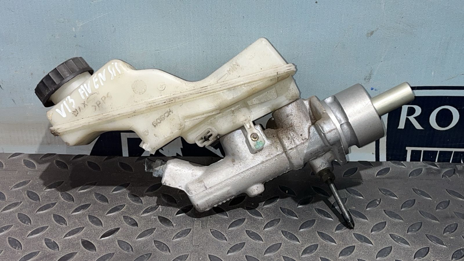 Цилиндр тормозной главный Toyota Avensis/2 2003-2009