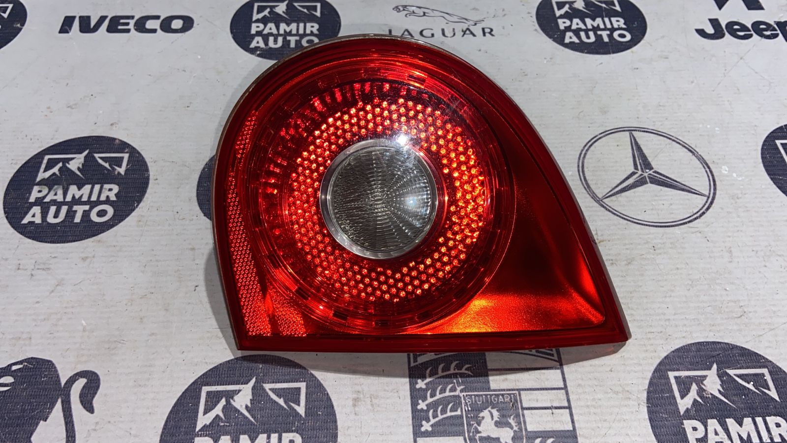 Фонарь задний внутренний правый Volkswagen Golf/5 2003-2009