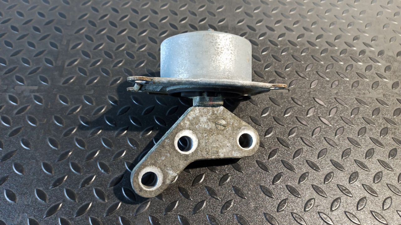 Опора двигателя Opel Zafira/B 2005-2014