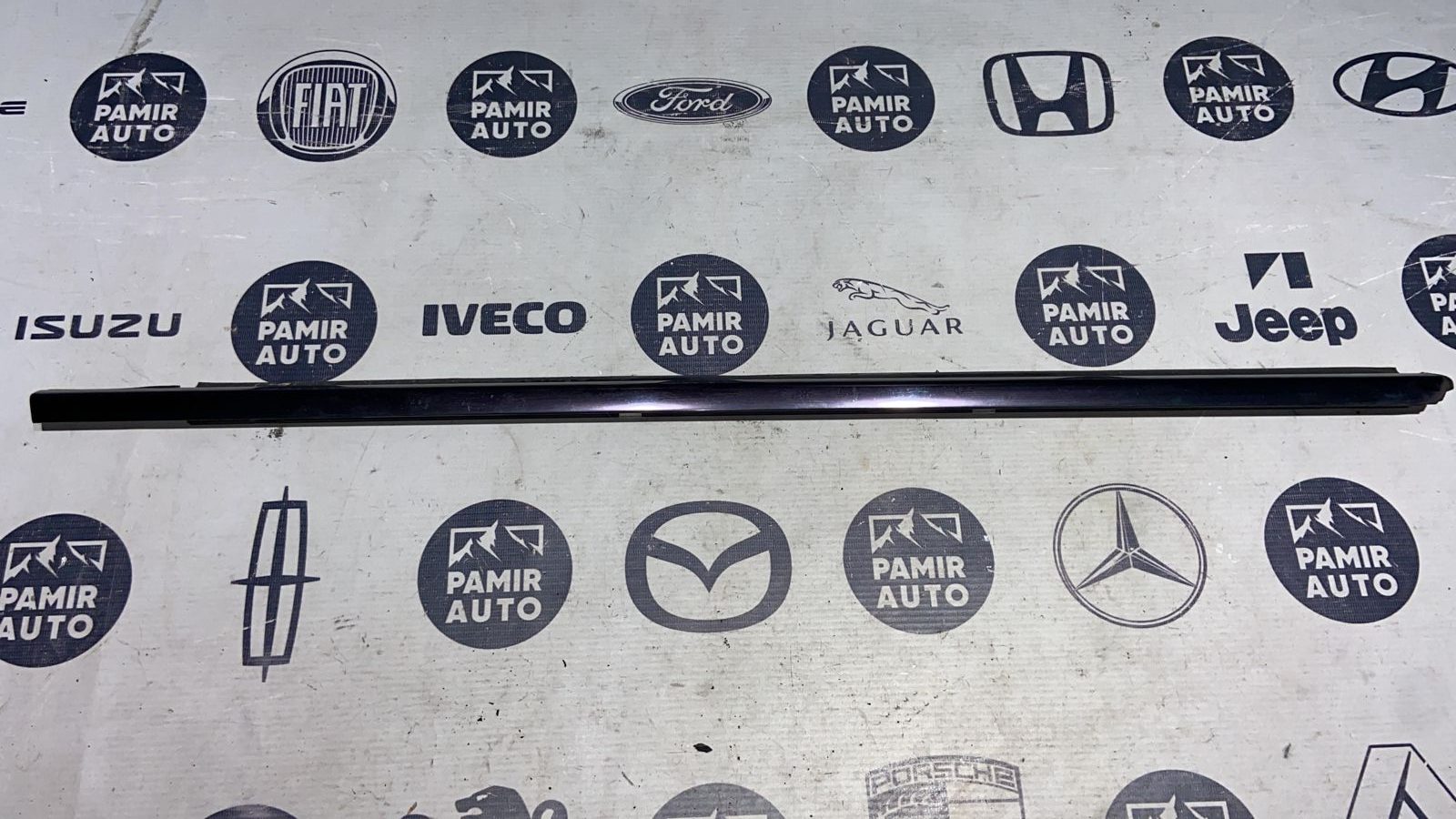 Уплотнитель двери передний правый Mercedes E/W211 2002-2009