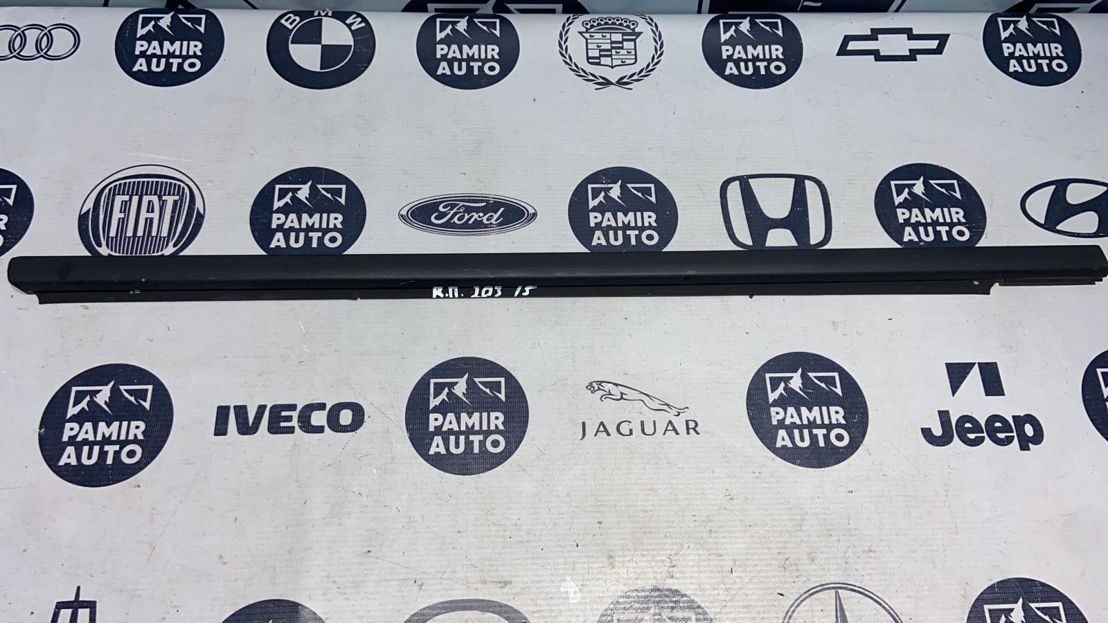 Уплотнитель двери передний правый Mercedes C/W203 2000-2008