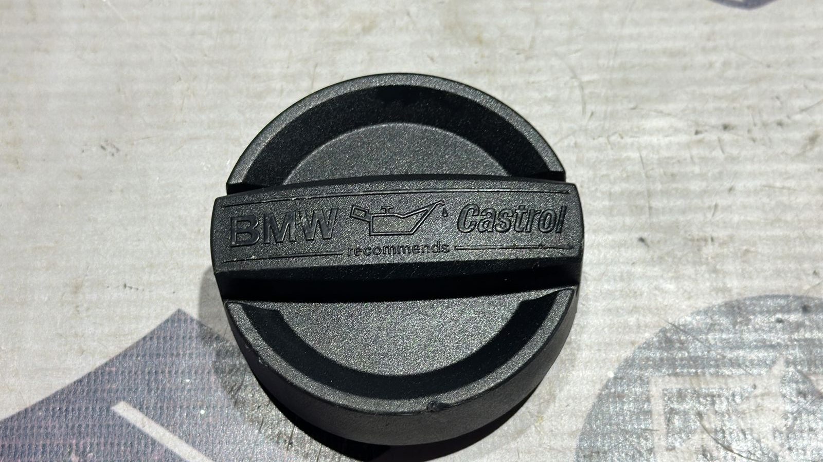 Крышка маслозаливной горловины BMW 1/E87 2004-2011