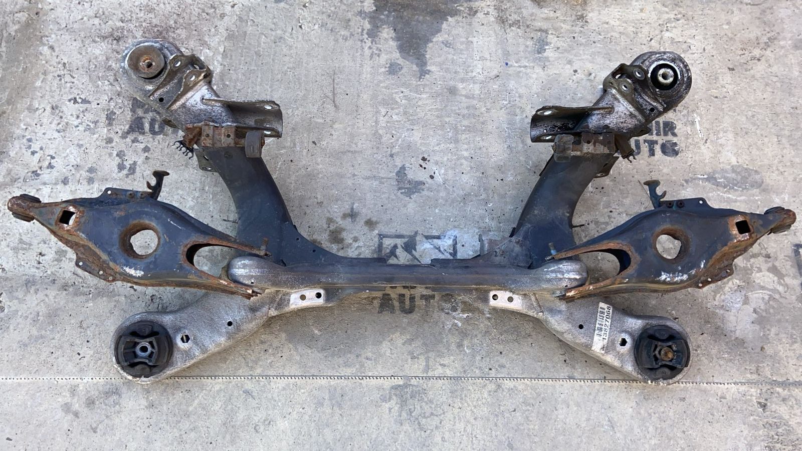 Балка задняя Mercedes E/W211 2002-2009