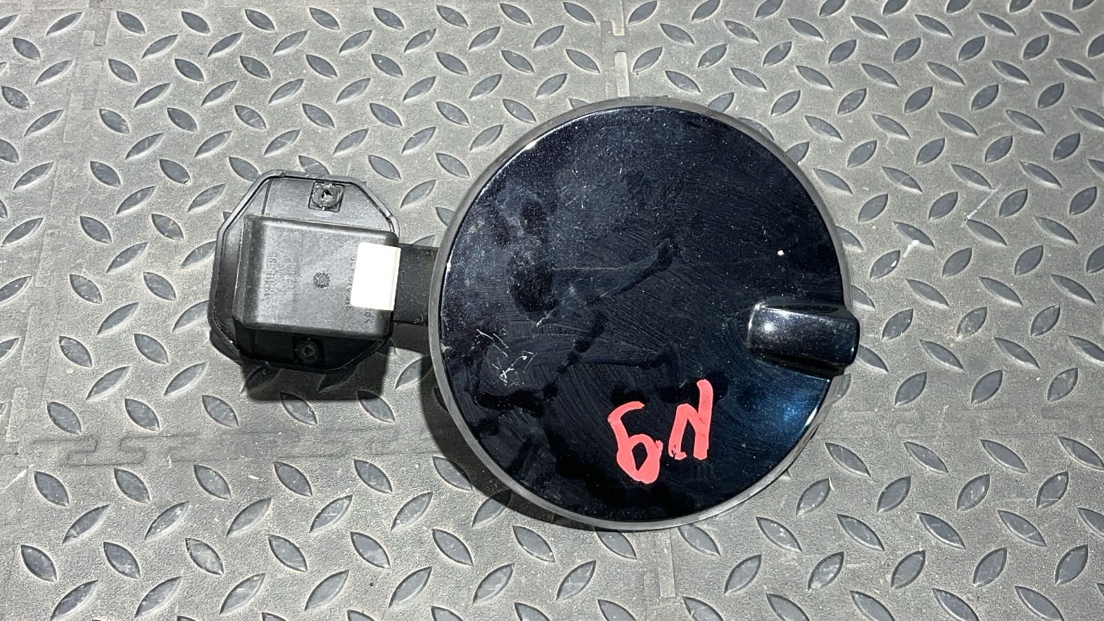 Лючок бензобака Opel Astra/H 2004-2014