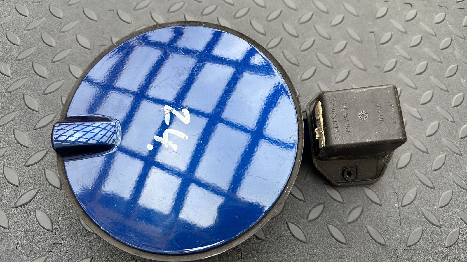 Лючок бензобака Opel Astra/H 2004-2014