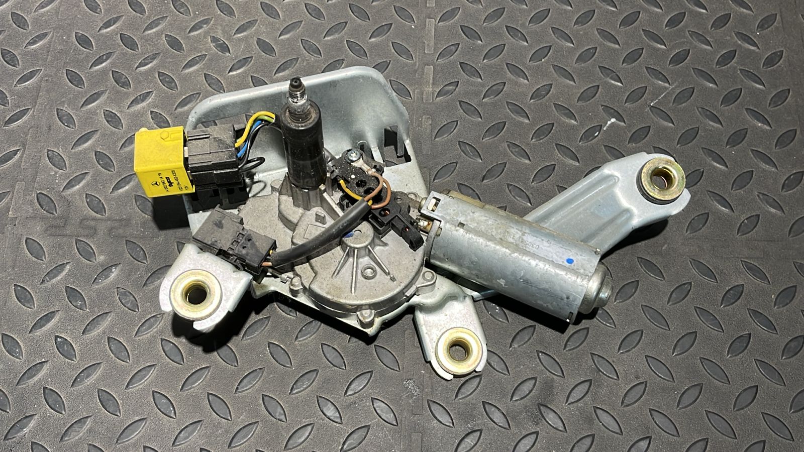 Моторчик стеклоочистителя задний Mercedes M/W163 1997-2005