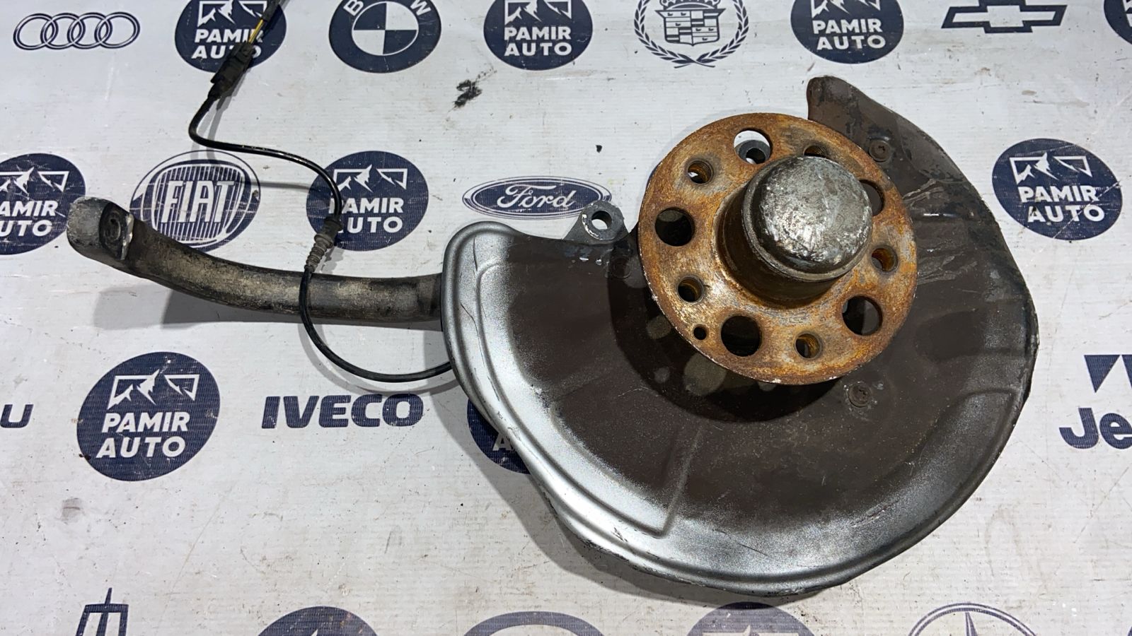 Кулак поворотный передний левый Mercedes E/W211 2002-2009