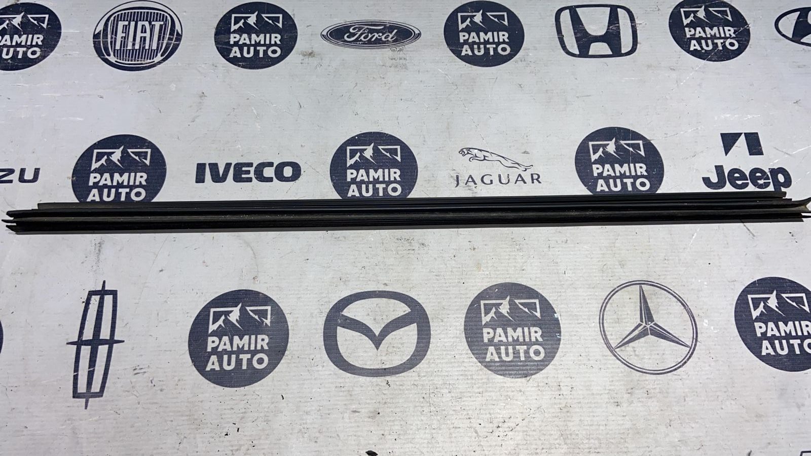 Уплотнитель двери передний правый Mercedes E/W211 2002-2009