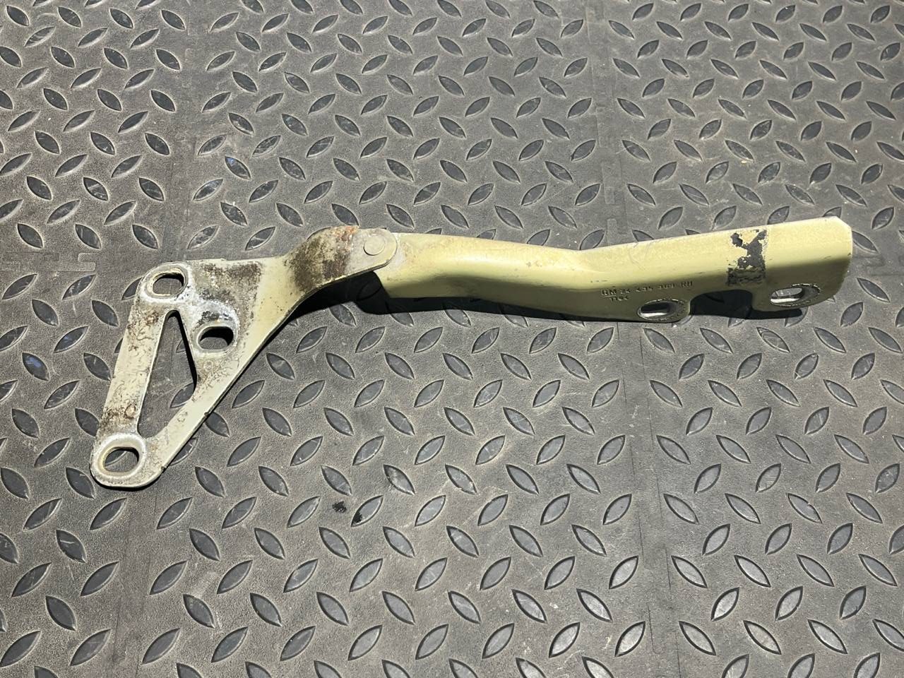 Петля капота правая Opel Astra/H 2004-2014