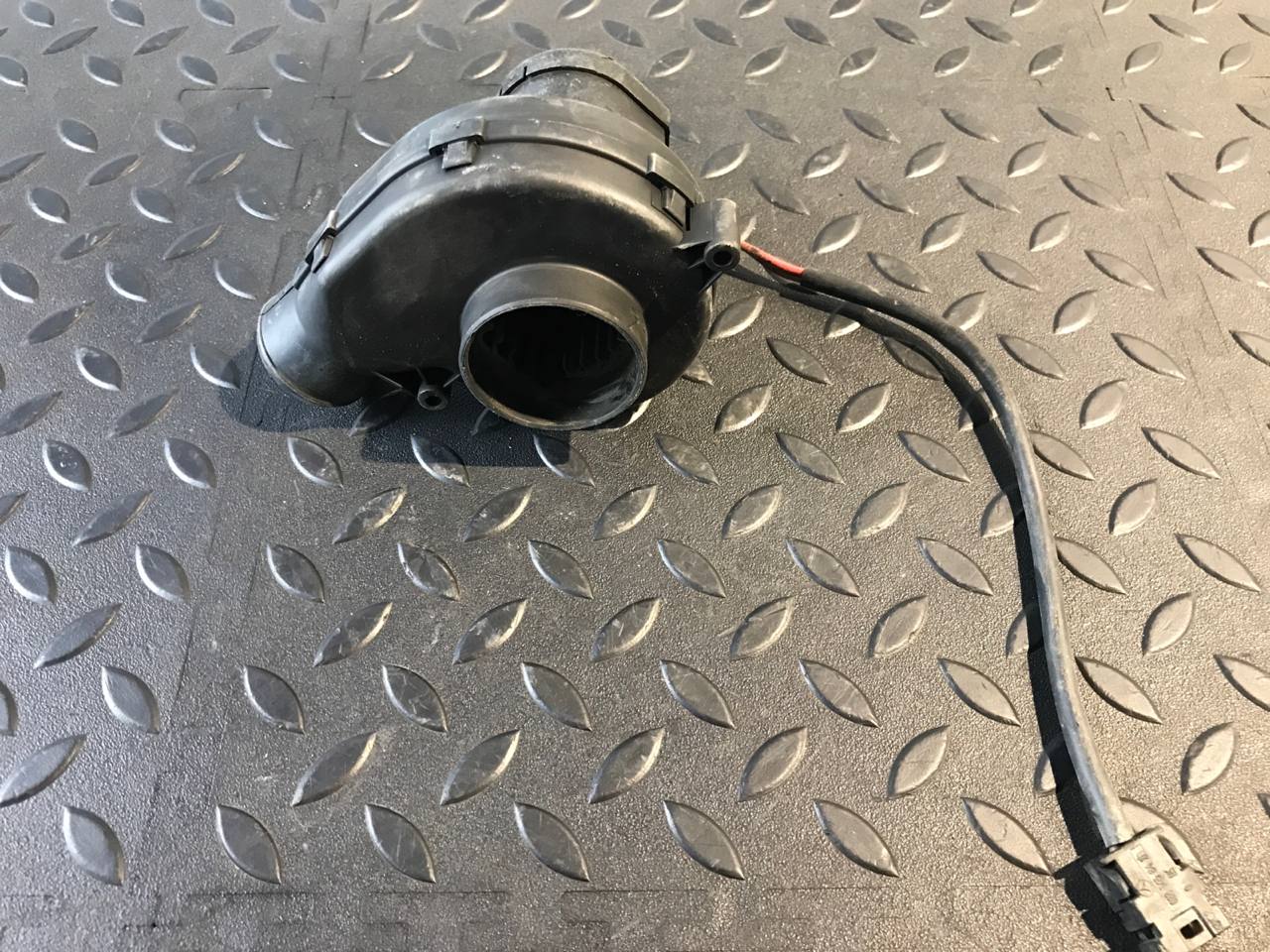 Насос воздушный Mercedes M/W163 1997-2005