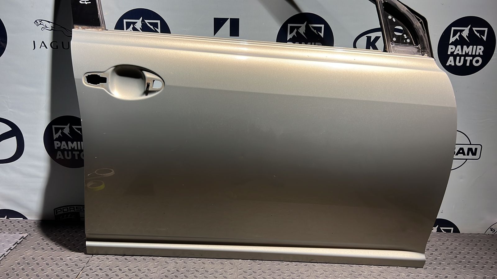 Дверь передняя правая Toyota Avensis/2 2003-2009