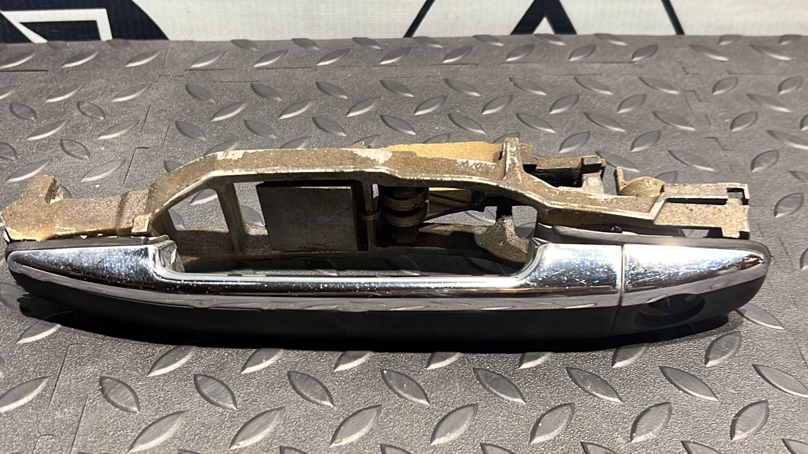 Ручка двери передняя левая Mercedes C/W202 1993-2001