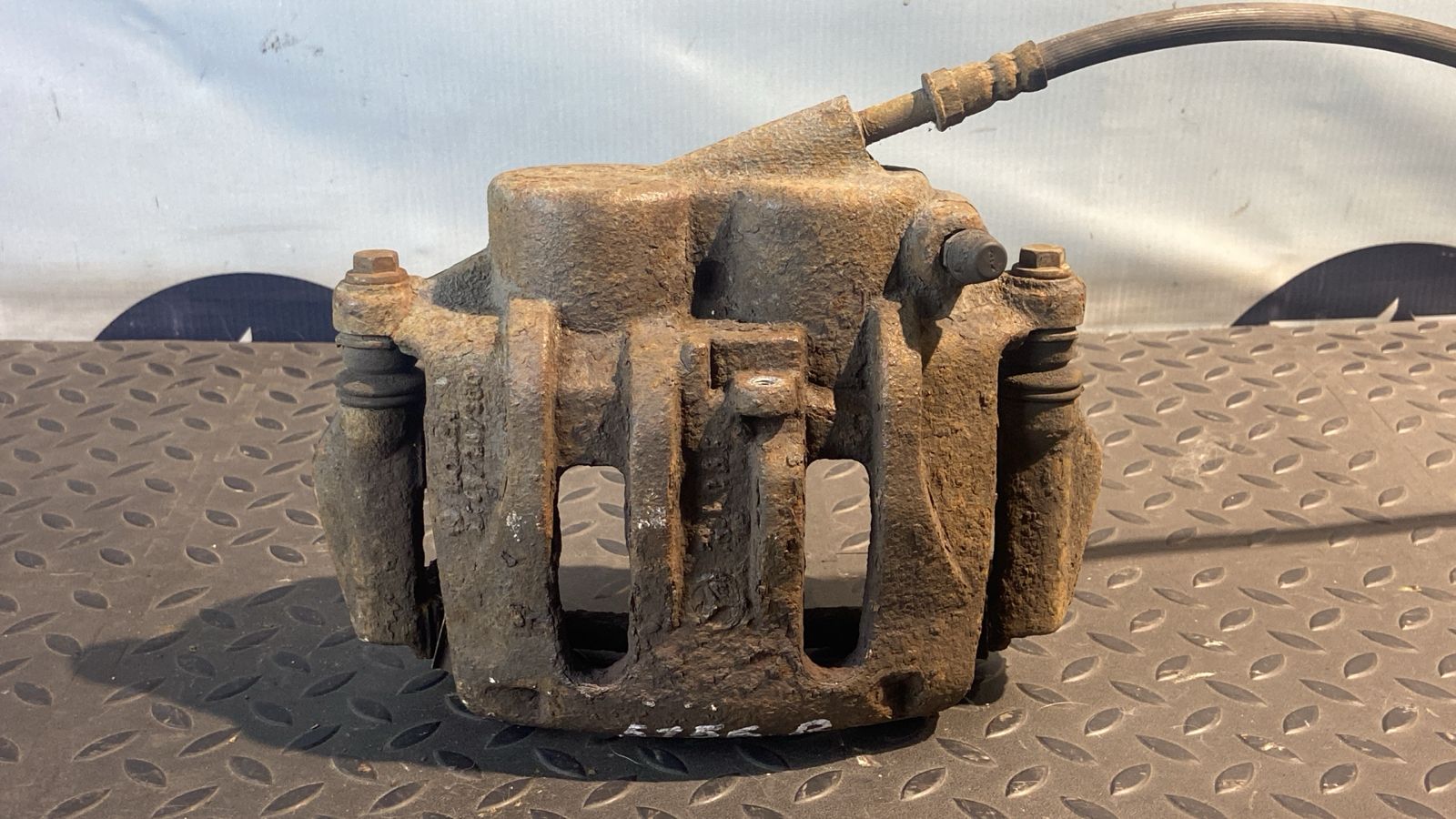 Суппорт передний правый Mercedes Vito/W639 2003-2014