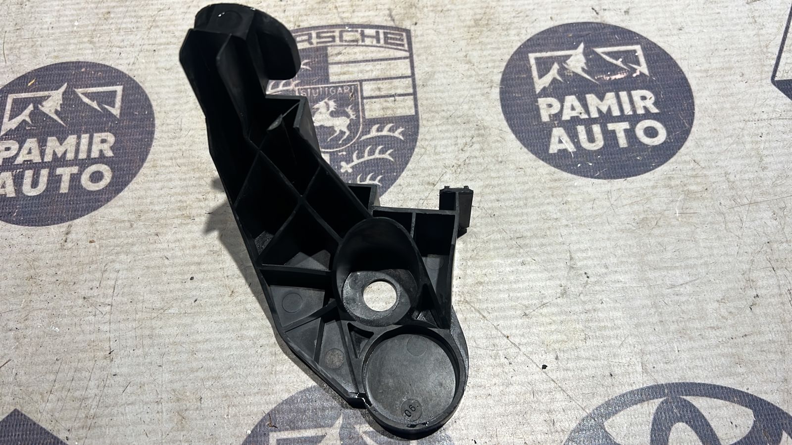 Кронштейн крепления крыла правый BMW 3/E46 1998-2007