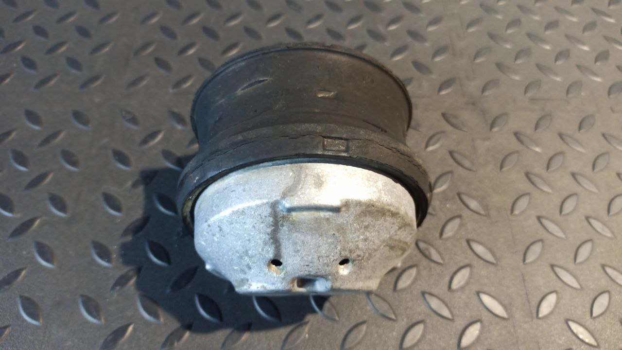 Опора двигателя Mercedes E/W211 2002-2009