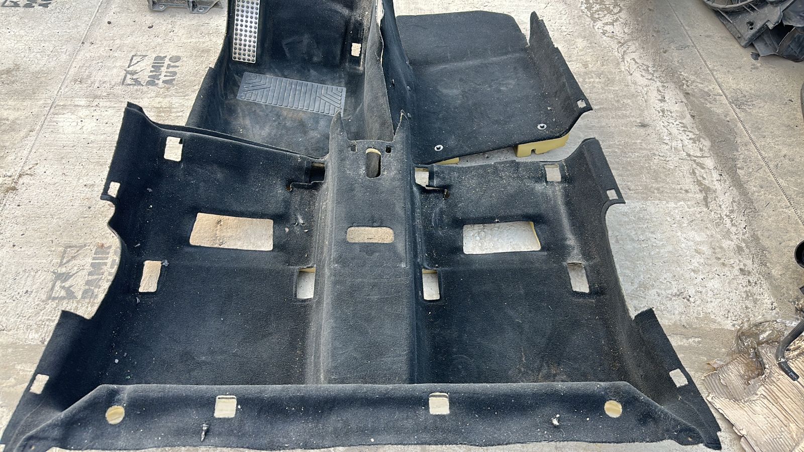 Обшивка пола (Ковролин) Mercedes E/W211 2002-2009