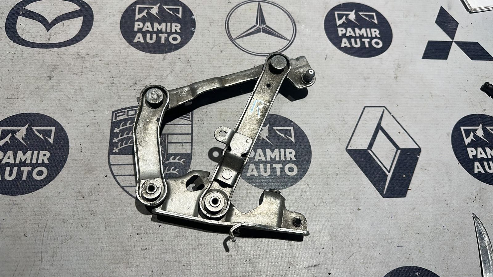 Петля капота правая Mercedes E/W211 2002-2009