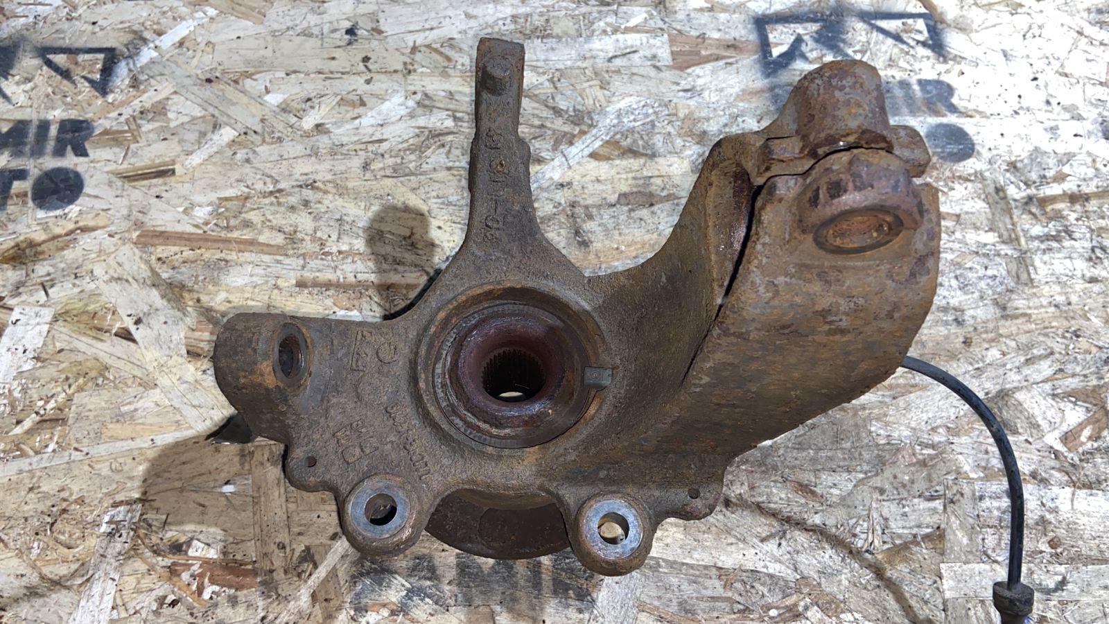 Кулак поворотный передний левый Ford Focus/2 2004-2011