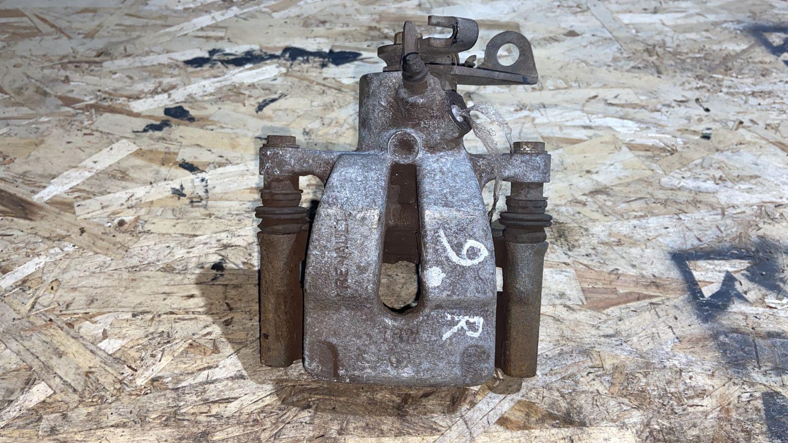 Суппорт задний правый Renault Scenic/2 2003-2009