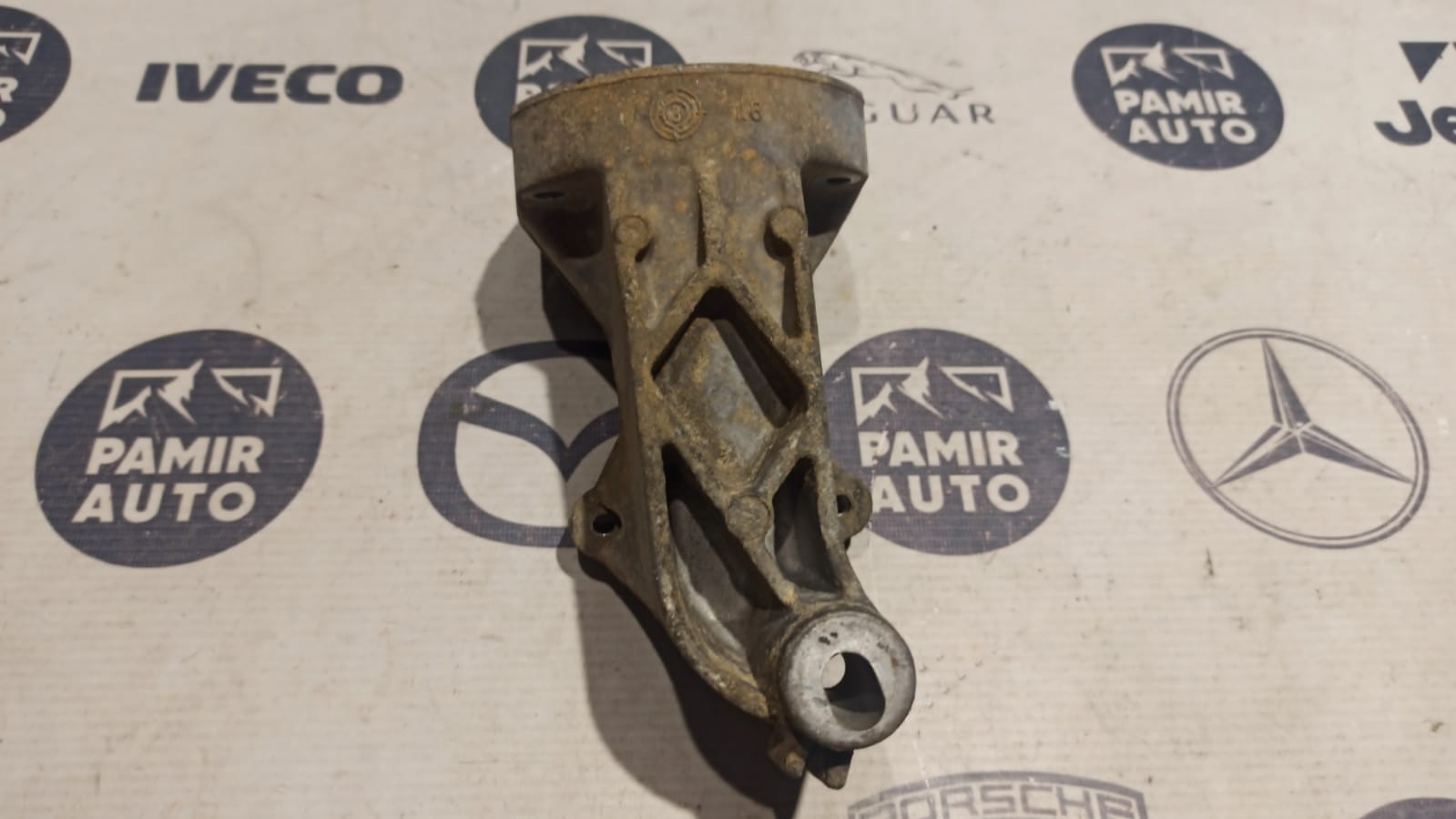 Кронштейн двигателя Mercedes E/W211 2002-2009