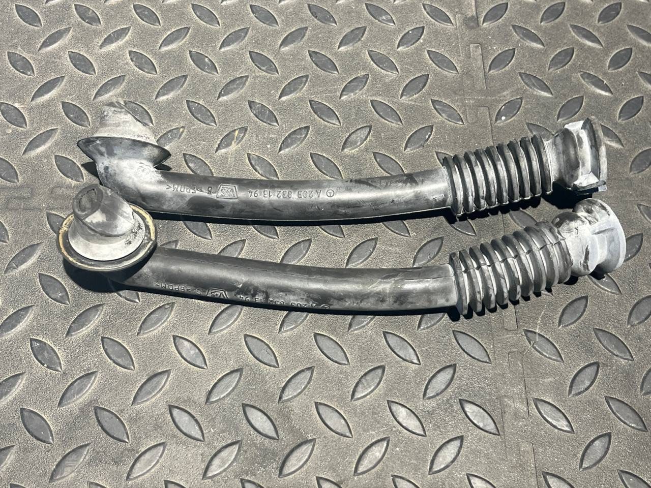 Водосток Mercedes C/W203 2000-2008