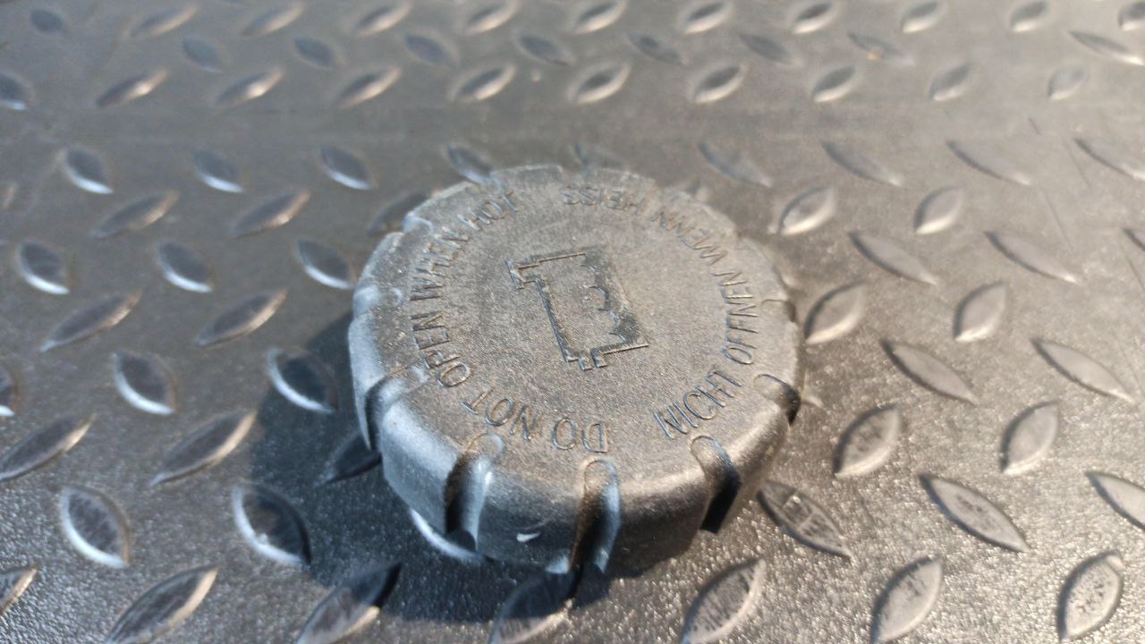 Крышка расширительного бачка Mercedes E/W210 1995-2003