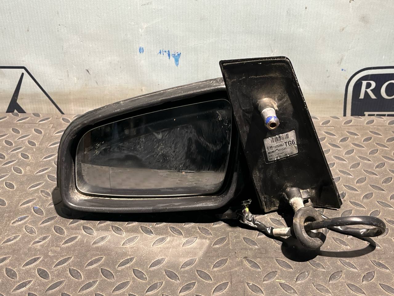 Зеркало левое Opel Zafira/B 2005-2014