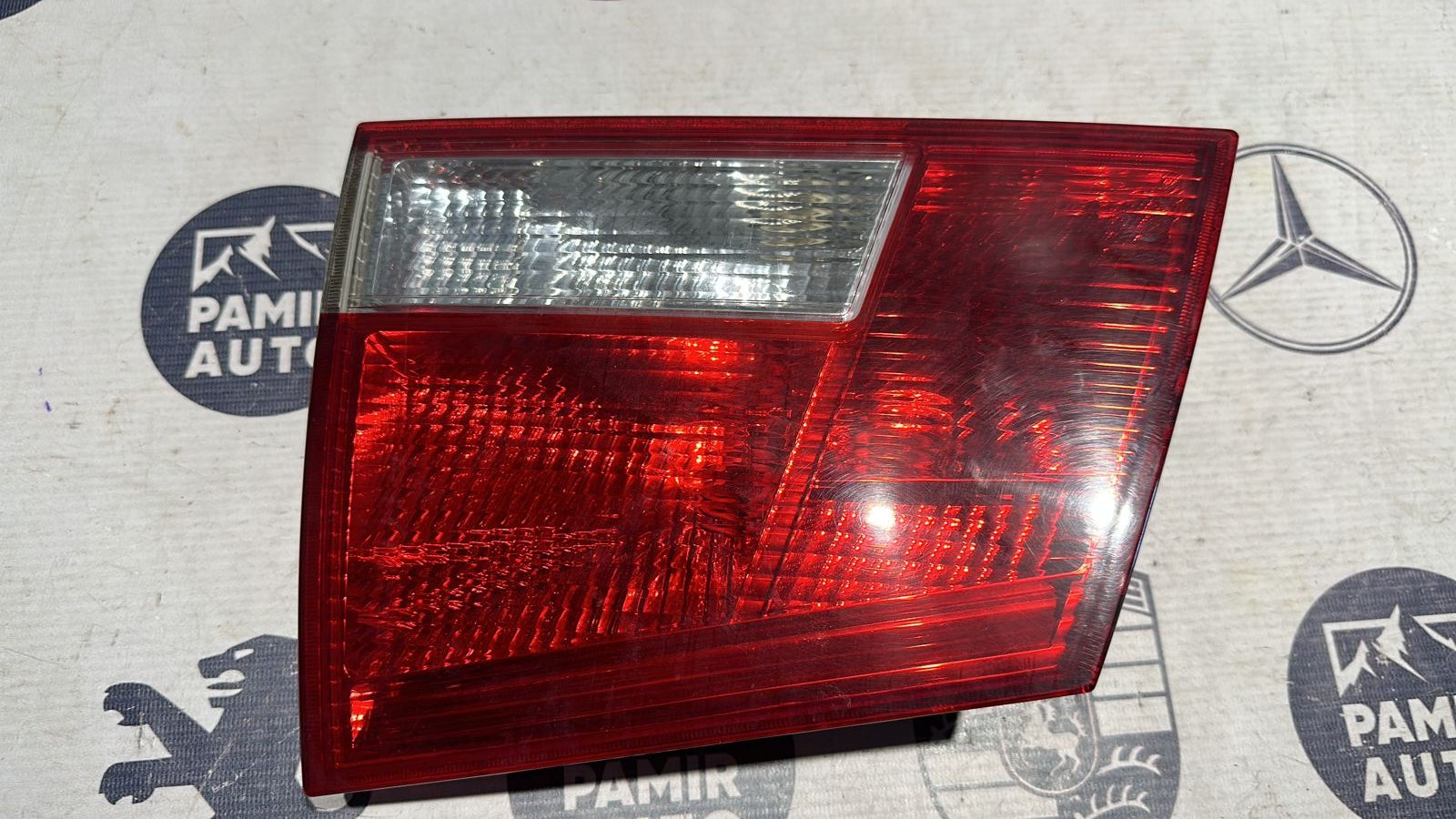 Фонарь задний внутренний правый Opel Vectra/C 2002-2008