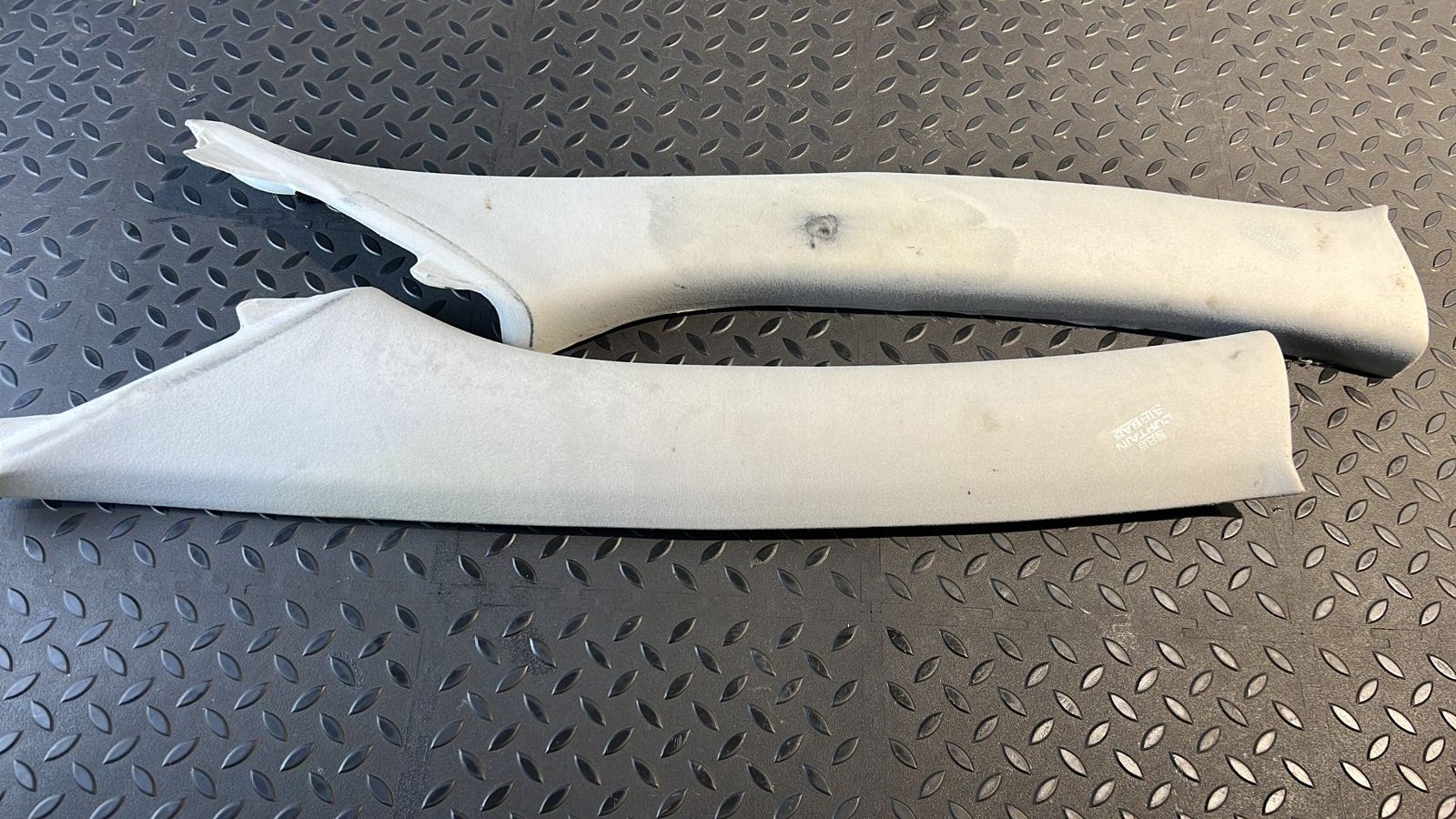 Обшивка стойки передняя Toyota Avensis/2 2003-2009