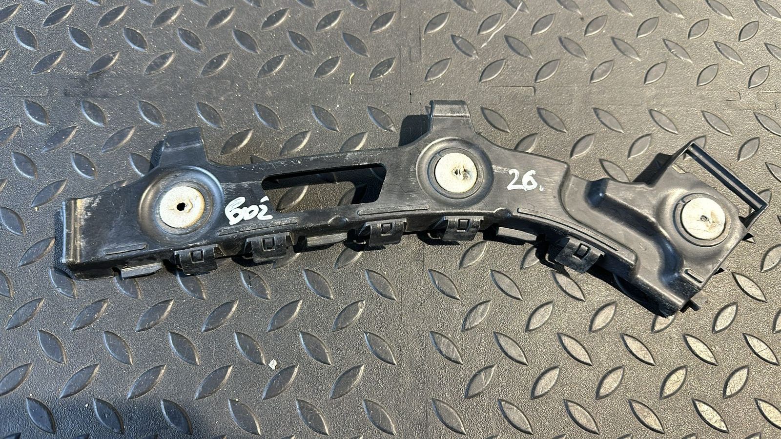 Кронштейн бампера задний левый Opel Zafira/B 2005-2014