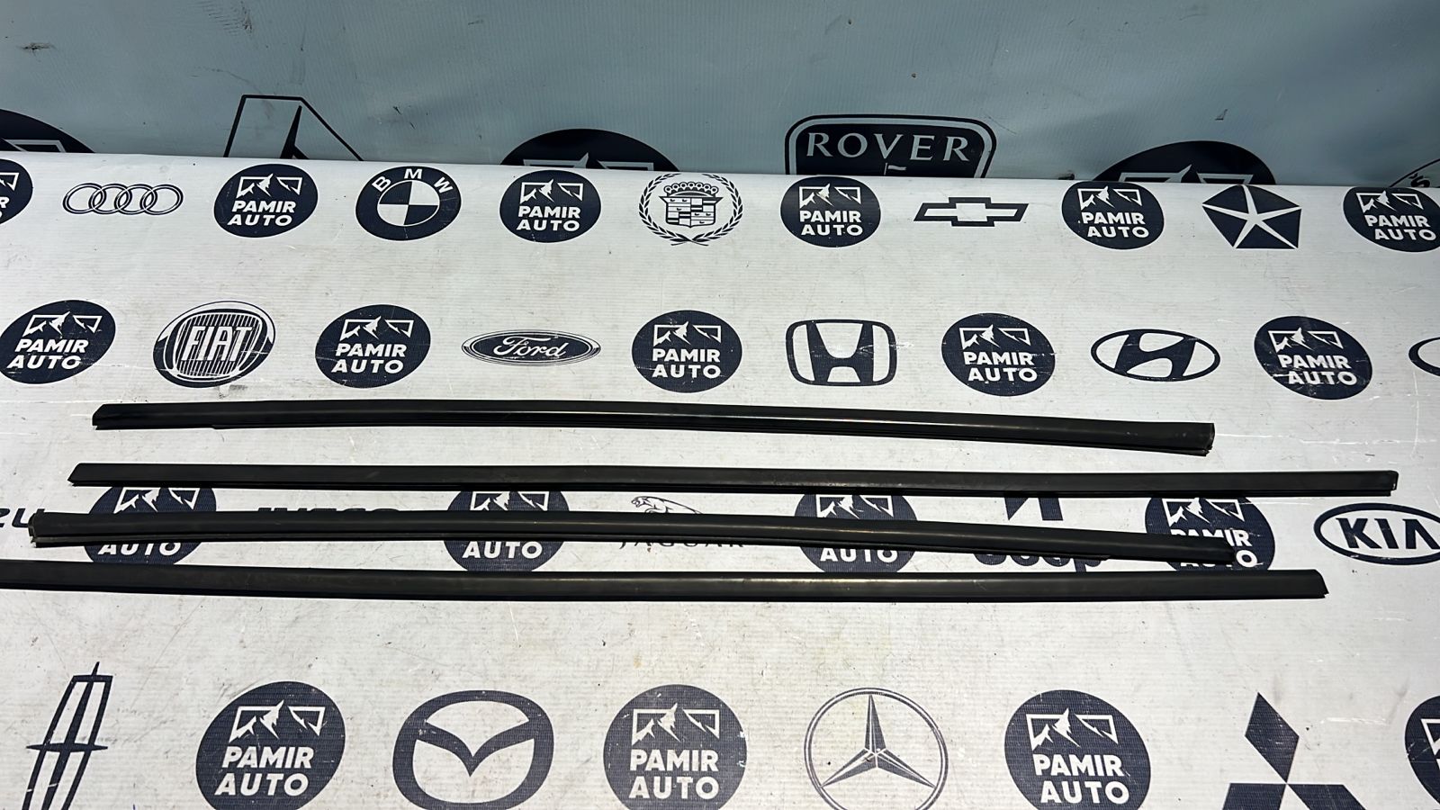 Уплотнитель двери BMW 3/E46 1998-2007