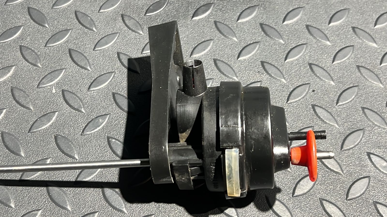 Активатор замка крышки топливного бака Mercedes C/W202 1993-2001