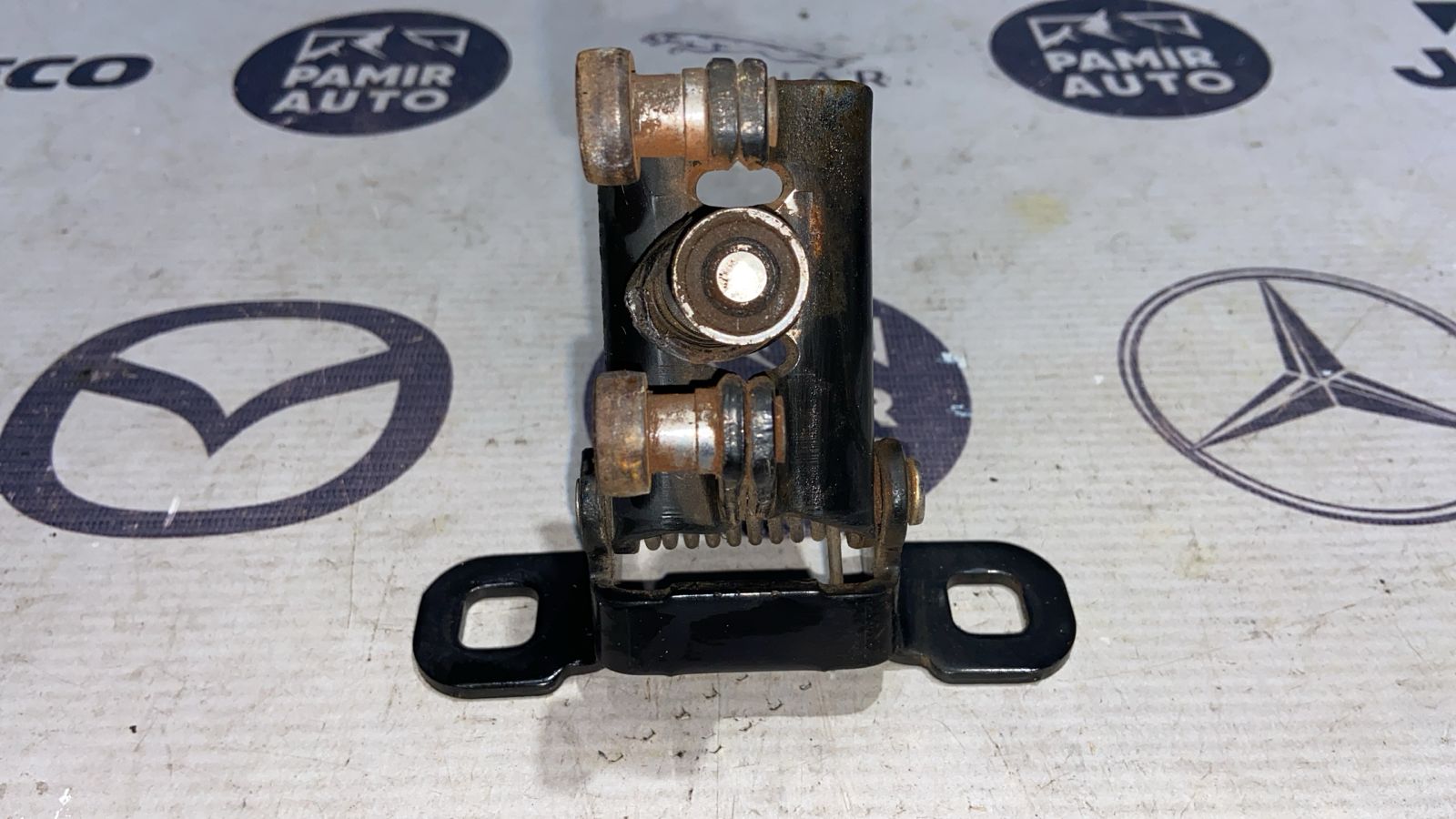 Ролик двери сдвижной нижний правый Ford Transit 2000-2006