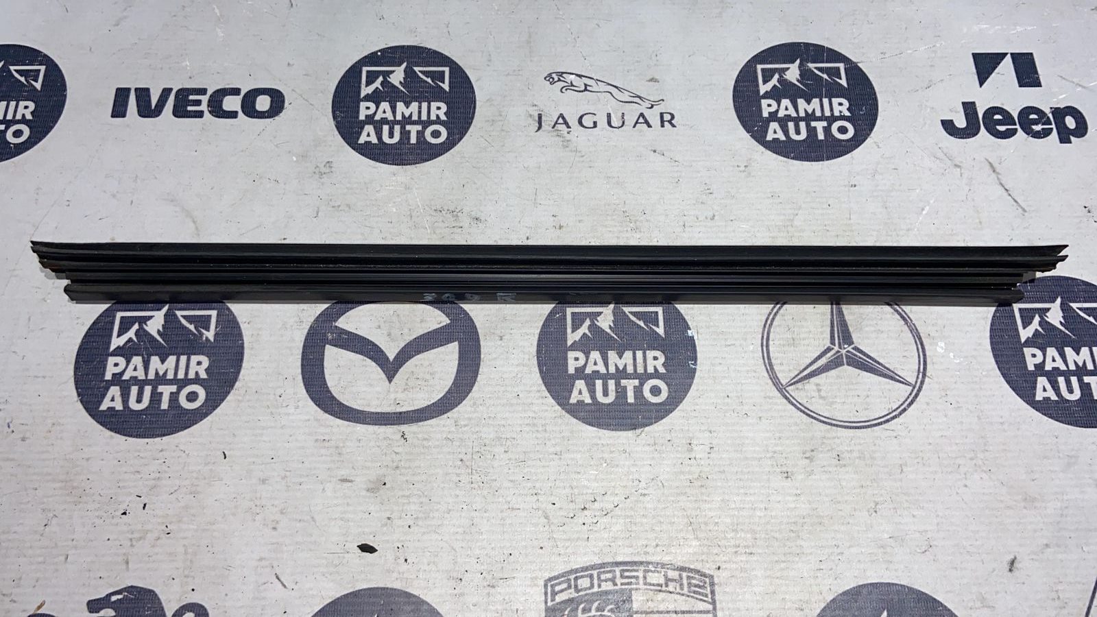 Уплотнитель двери задний правый Mercedes E/W211 2002-2009