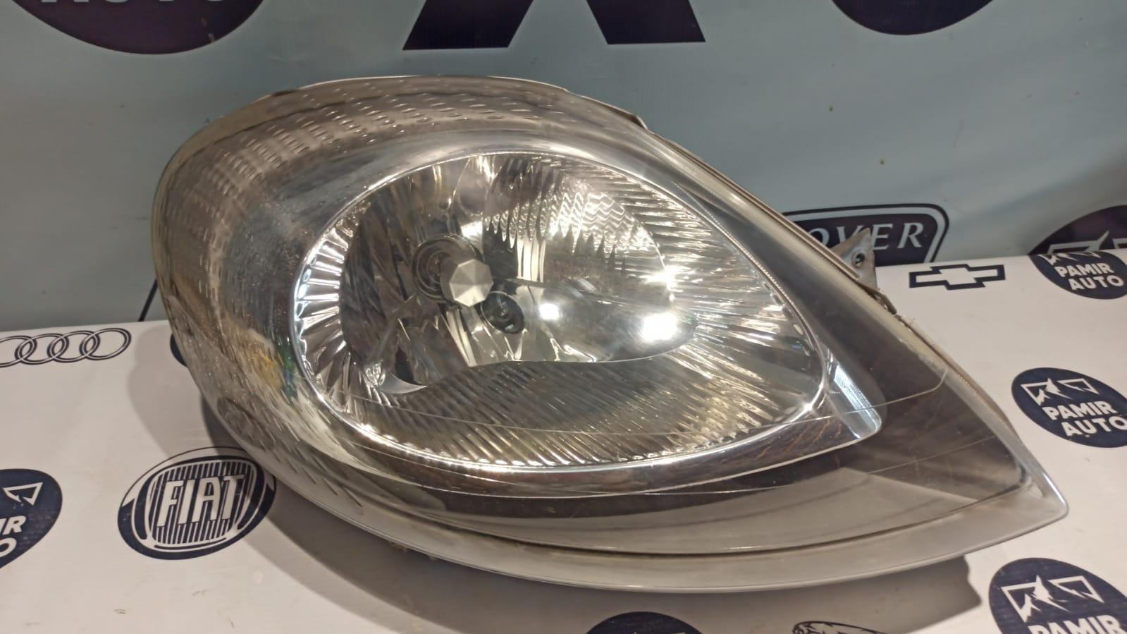 Фара правая Opel Vivaro/A 2001-2014
