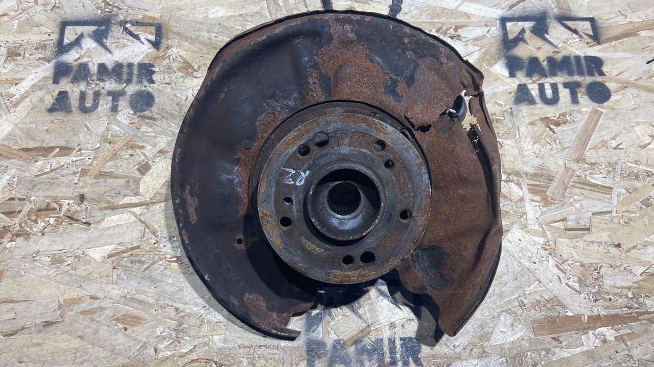 Кулак поворотный задний правый Mercedes E/W210 1995-2003